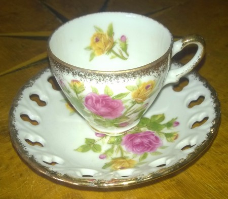 6 kuppiparia 12 Euroa