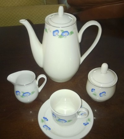 5€ kuuden sarja ja Kannu-sokerikko-kermakko