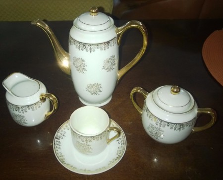 6€ tuplasarja, jossa vain viidelle/kuudelle tassit